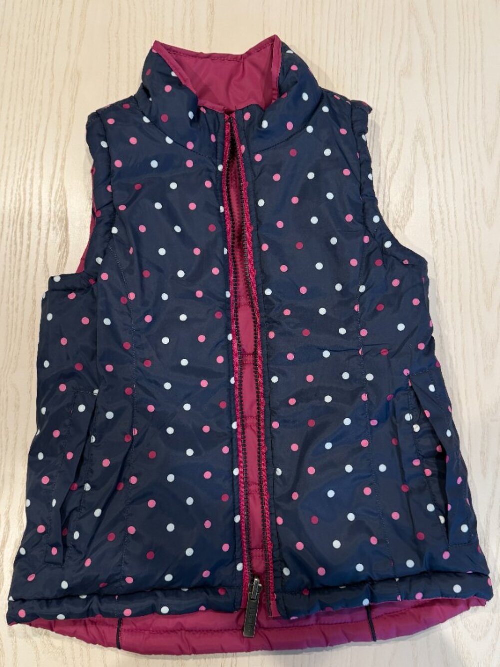 Hatley Girls Reversible Puffer Vest – Berry / Navy Polka Dot (Size 5) - Picture 3 of 12
